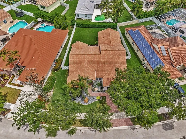 639 Verona Pl — Photo 75
