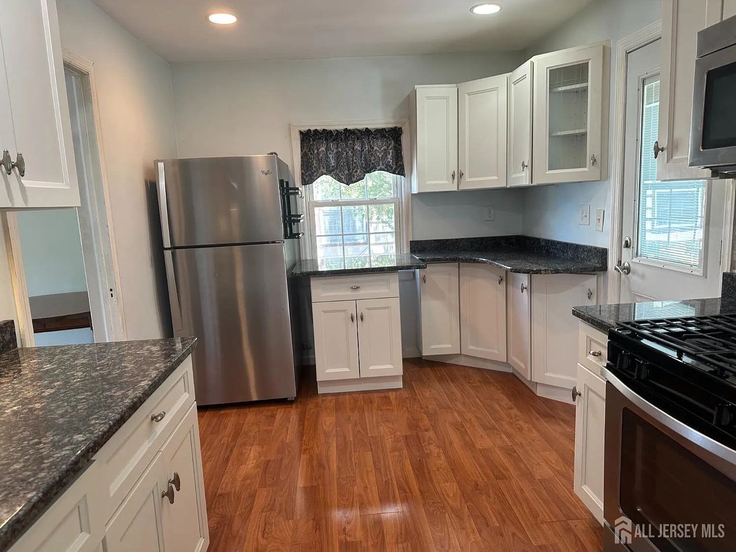 2 bed, 1.0 bath, $2,700 — Photo 4
