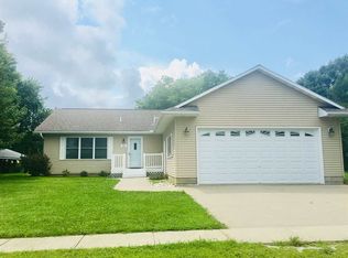 209 Traer St, Mount Auburn, IA 52313