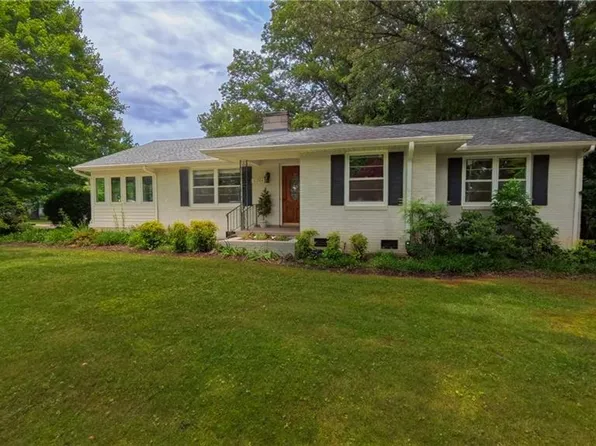 6208 W Friendly Ave, Greensboro, NC 27410