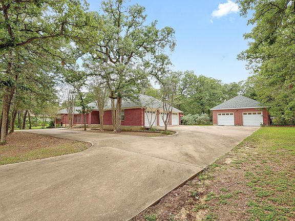 2nd image of 286 Arbors Cir