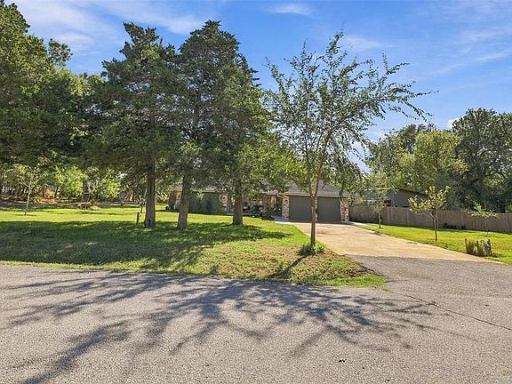 3rd image of 1716 E Pleasantview Ln