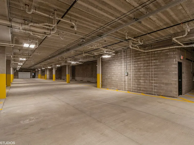 The Leo at the Hub Apartments — Photo 17