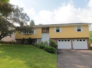 813 Madeline Dr, Endicott, NY 13760