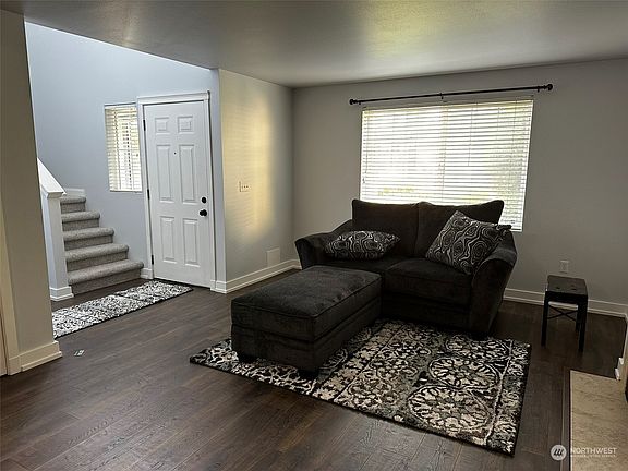4th image of 706 SE 29th