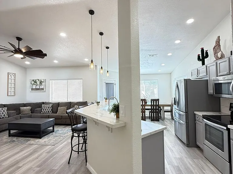 2725 Huntington Dr — Photo 5