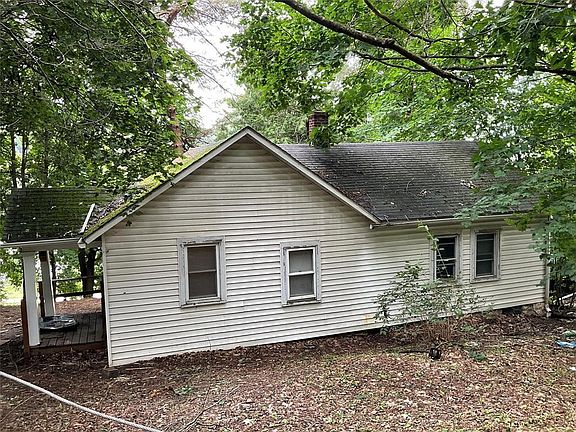 4th image of 63 Burr Ave