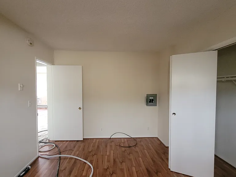 Amherst Apartments — Photo 14