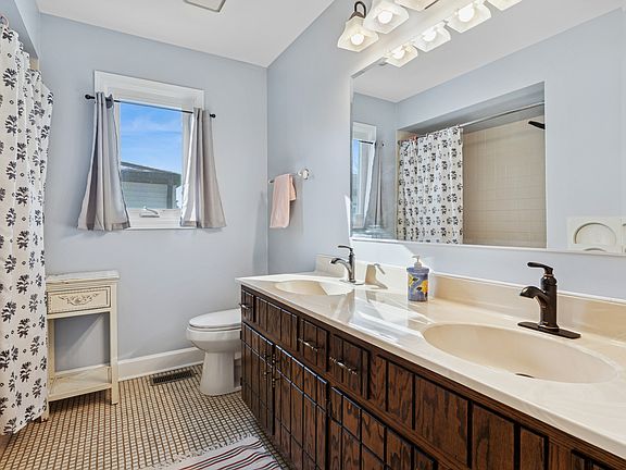 4th image of 1458 Kingston Ct