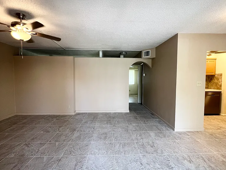 2501 NE 11th St #6 — Photo 11