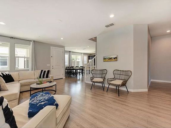 3rd image of 4827 Holden Dr