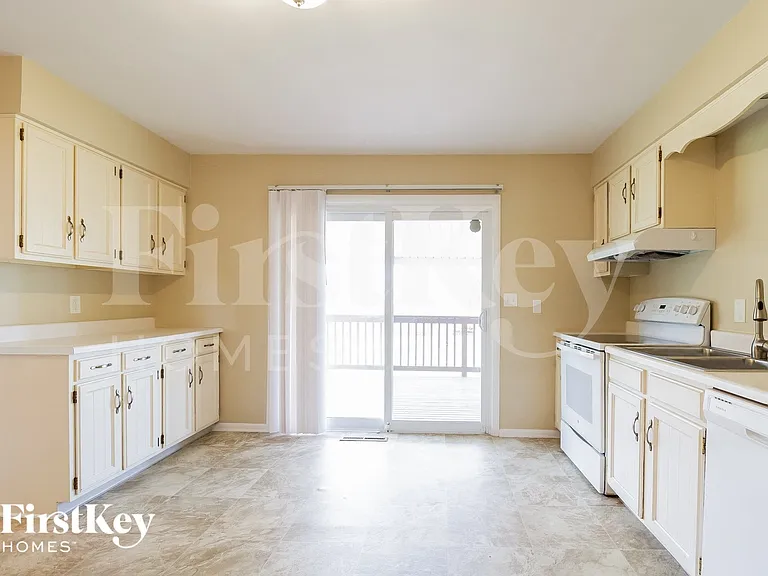 8431 Bluebird Dr — Photo 6
