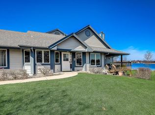 953 Bay View Cir, Mukwonago, WI 53149