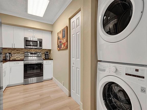 5th image of 3300 NE 191st St APT 1614