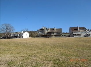 11 Green Meadow Ln, Holiday Island, AR 72631