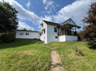 134 6th St, Bradley, WV 25880