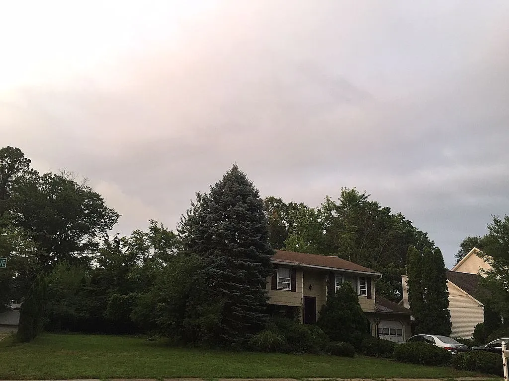 415 Hillside Ave photo 1