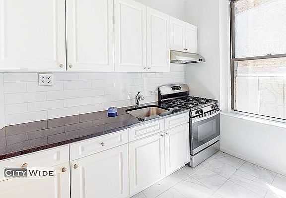 4th image of 4960 Broadway APT 2A