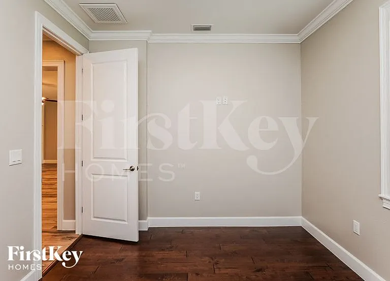 6702 Cocos Dr — Photo 11