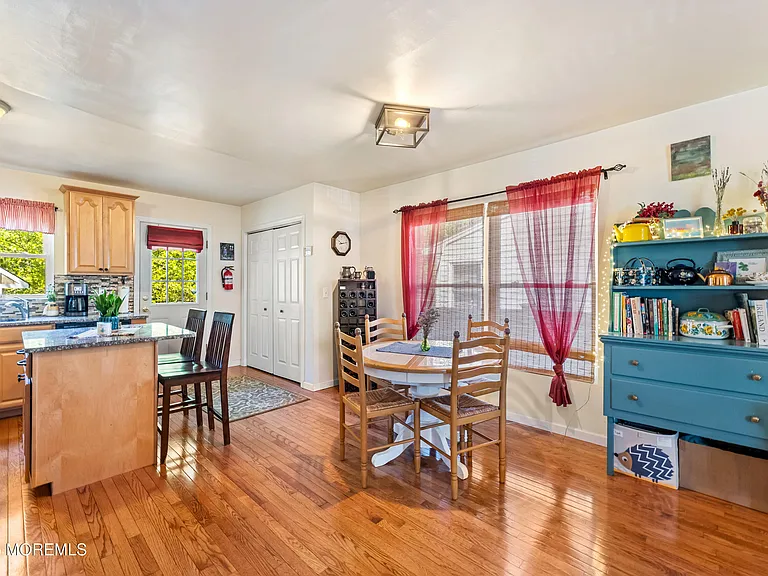 105 Wayside Dr — Photo 15