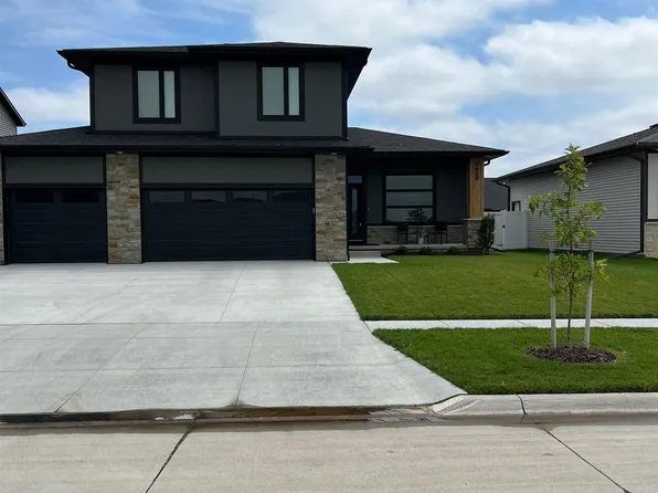 6420 Verano Dr, Lincoln, NE 68516