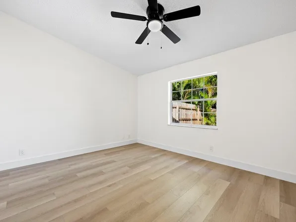 5373 Gray Fox Court, West Palm Beach, FL 33415