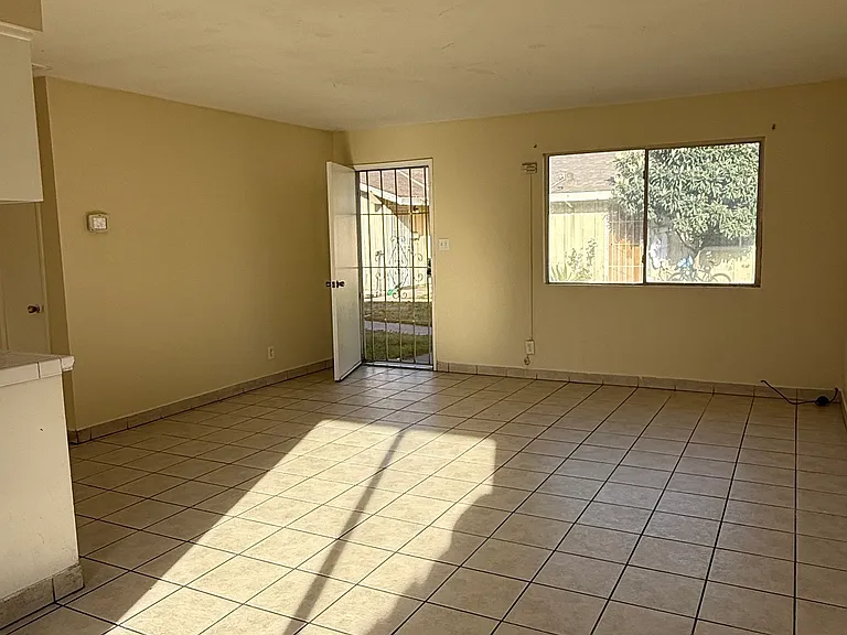 875 Acacia Ct — Photo 5