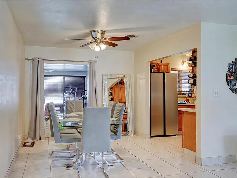 970 SW 3rd Ave — Photo 8