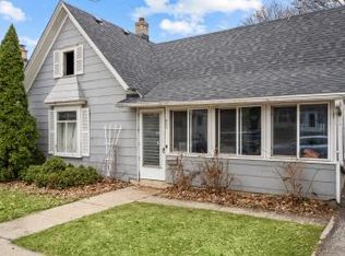609 S 6th Ave, St Charles, IL 60174