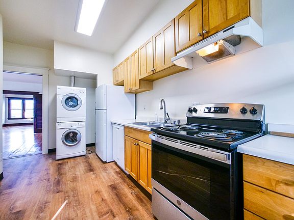 Modern appliances with washer dryer in unit