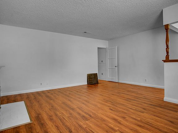5th image of 23026 Kathryn Ave