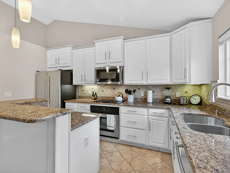 27 Crimson Leaf Ct — Photo 13
