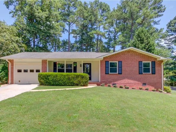849 Pine Shadow Ln, Winder, GA 30680
