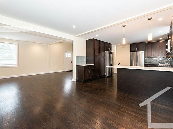 4th image of 116 Jerome St #120