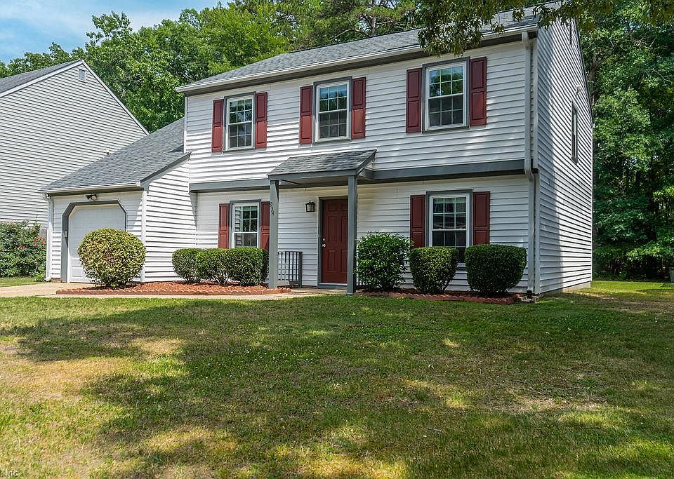 1st image of 934 Lowry Pl