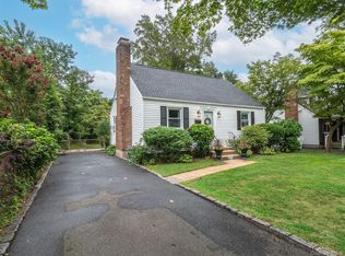 10 Timber Rd, Glen Cove, NY 11542