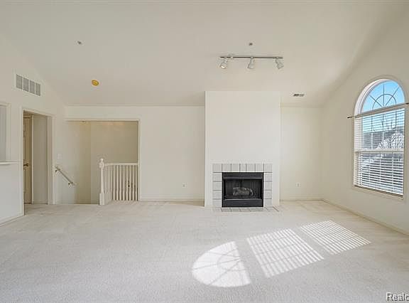5th image of 28201 Carlton Way Dr #1
