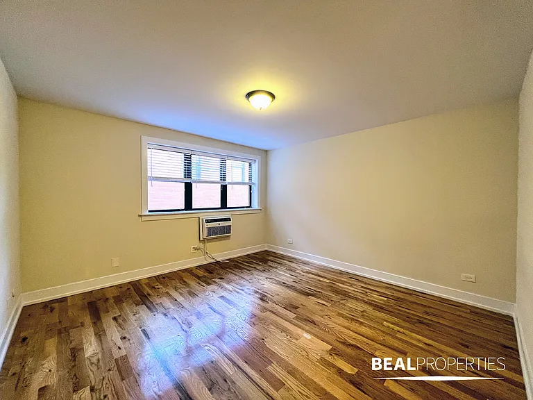 555 W Arlington Pl — Photo 12