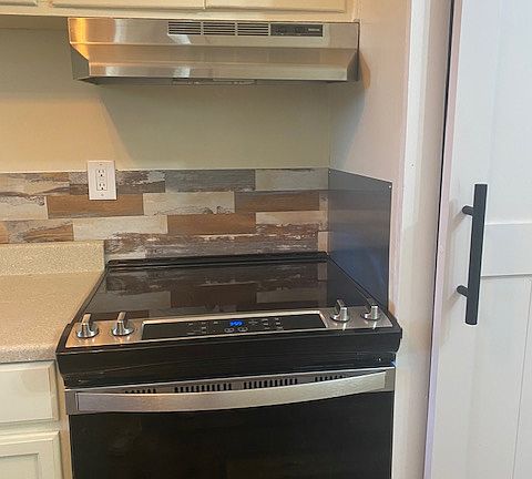 5th image of 1125 E Melbourne Ave