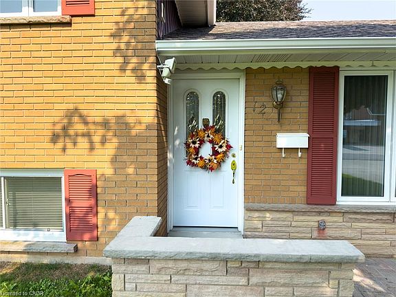 3rd image of 12 Glendale Cres