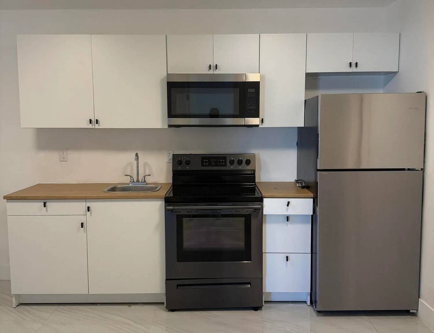 2 bed, 1.0 bath, 749 sqft, $2,400 — Photo 1