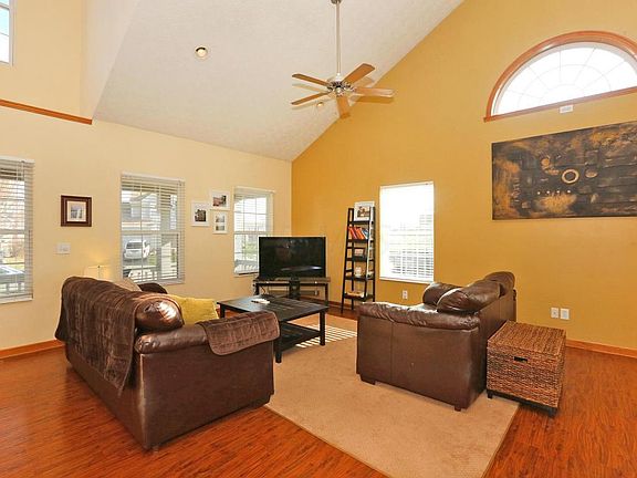 4th image of 453 Crestmoore Dr