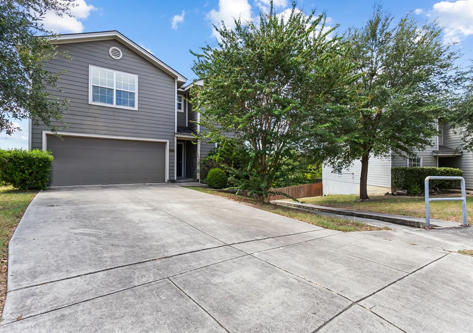 4 bedrooms, 2.5 bathrooms located in Cimarron Trail Subdivision — Photo 2
