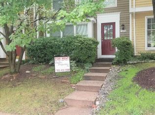 1546 Twisted Oak Dr, Reston, VA 20194