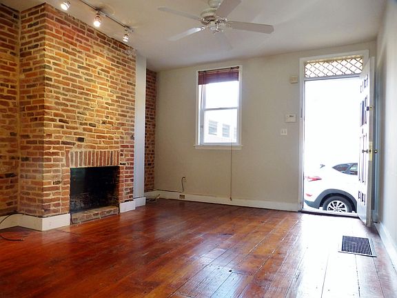 Living Room w/ Decorative Fireplace!
