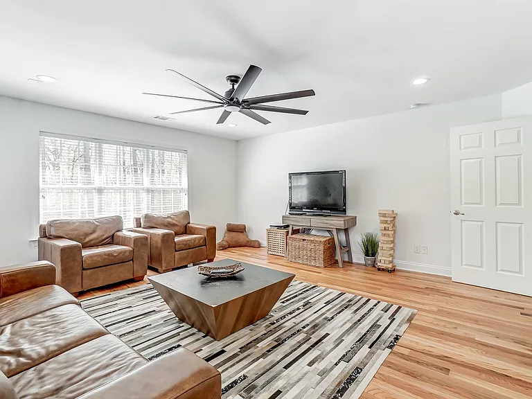 1024 Patricians Ln — Photo 47