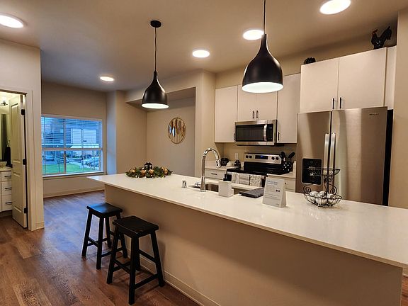 Townhome H-A: Kitchen, Bathroom 1 and Dining Room
