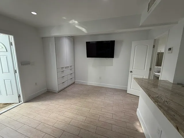 7504 NE 6th Ct #8 — Photo 6