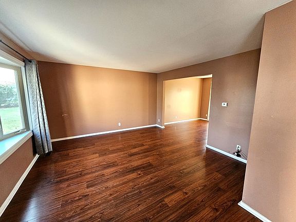 3rd image of 145 Abbeywood Cir