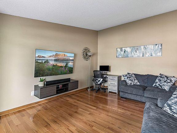 5th image of 14543 Embassy Ave